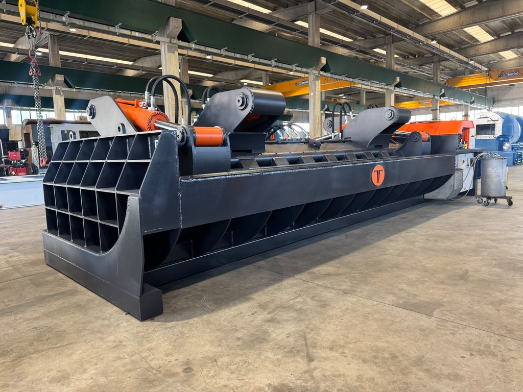 Pressa MIZAR TAURUS per i supporti metallici usati nel trasporto di componenti auto -
